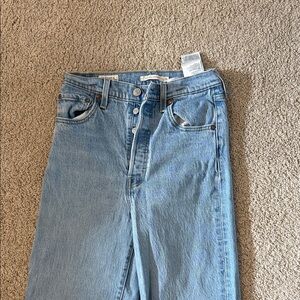 Classic Blue Women's Jeans - Levis Ribcage Straight ankle medium light wash